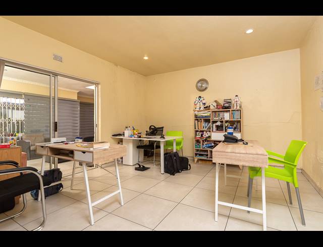 3 BEDROOM FREEHOLD FOR SALE IN SUIDEROORD
